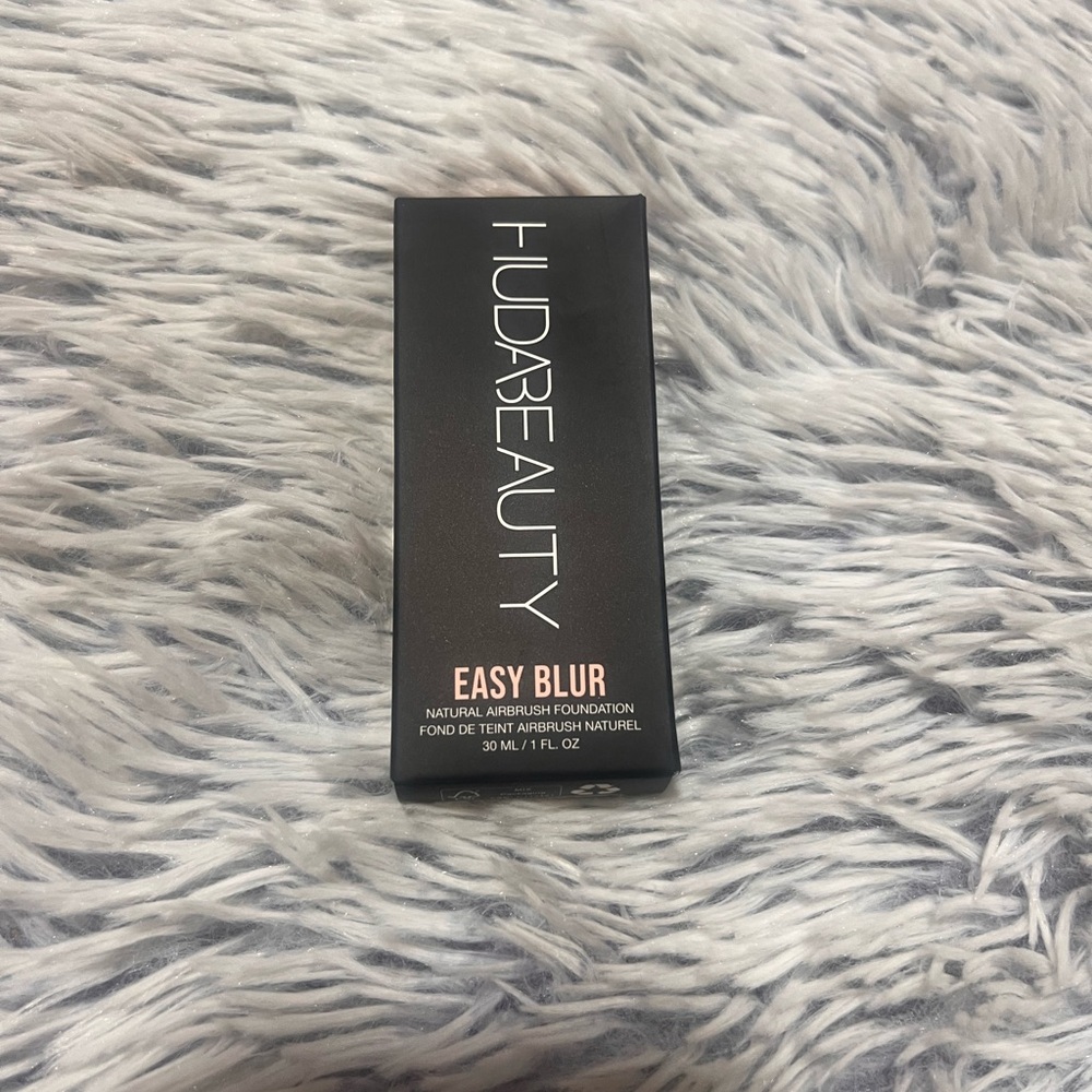 HUDA BEAUTY Easy Blur Natural Airbrush Foundation w/ Niacinamide: Cinnamon 440G